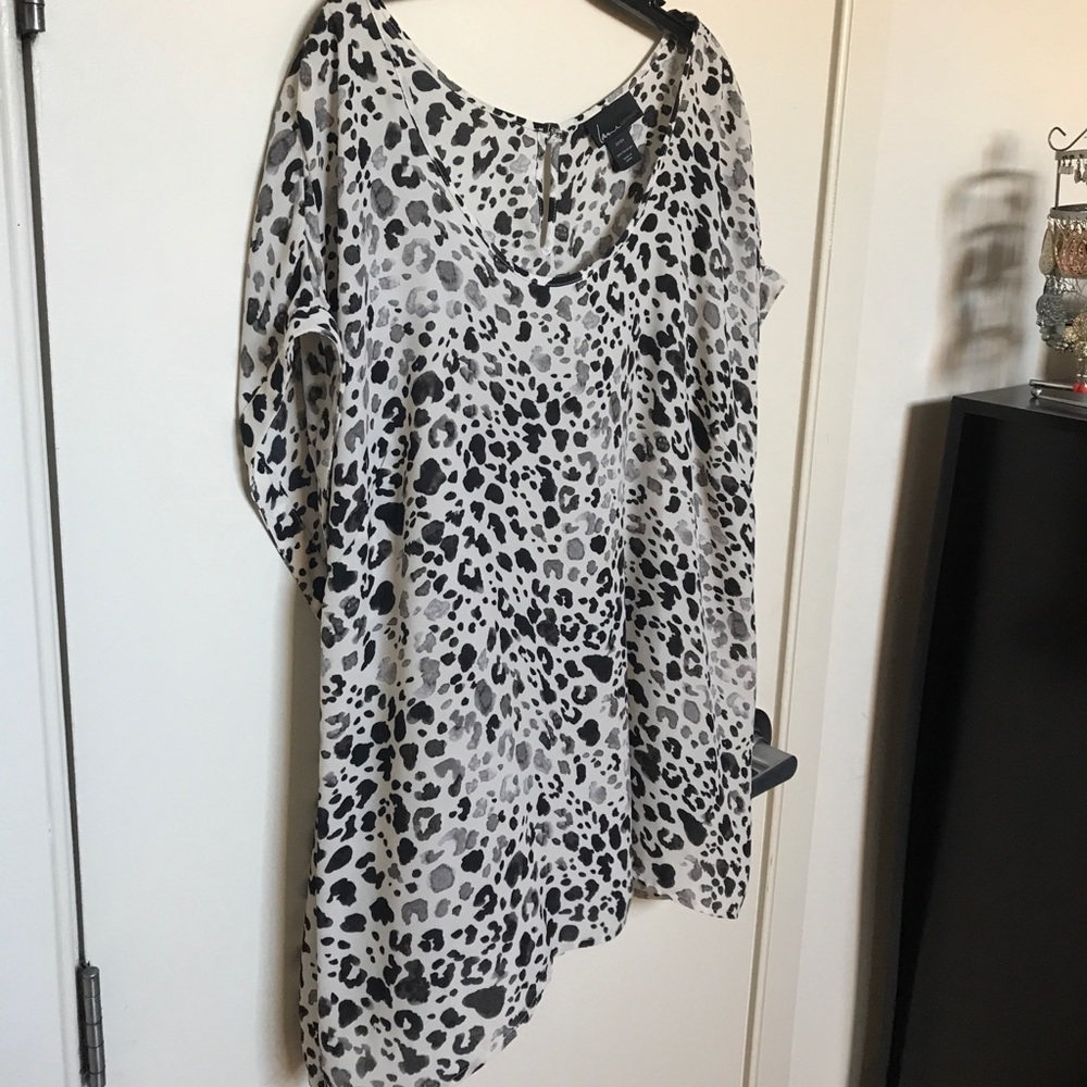 Gently worn cheetah print top.